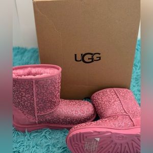 New never worn Kids Uggs